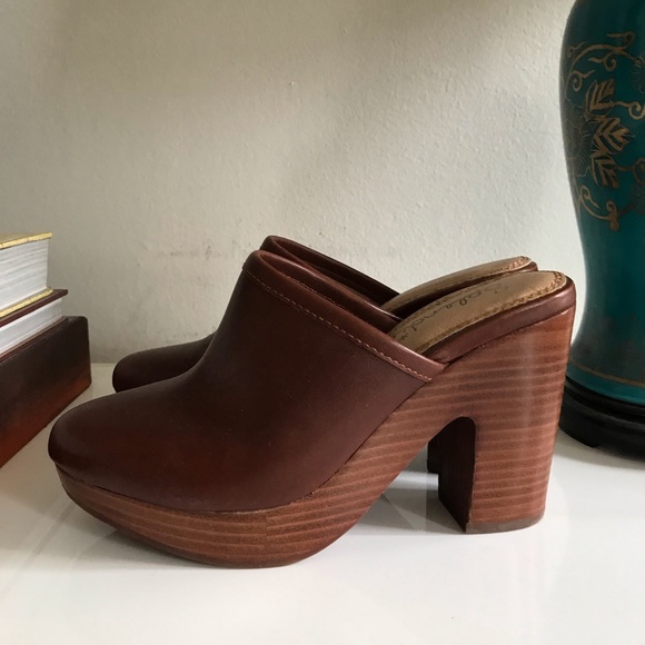 Splendid Mule Clogs in Brown - Picture 3 of 7